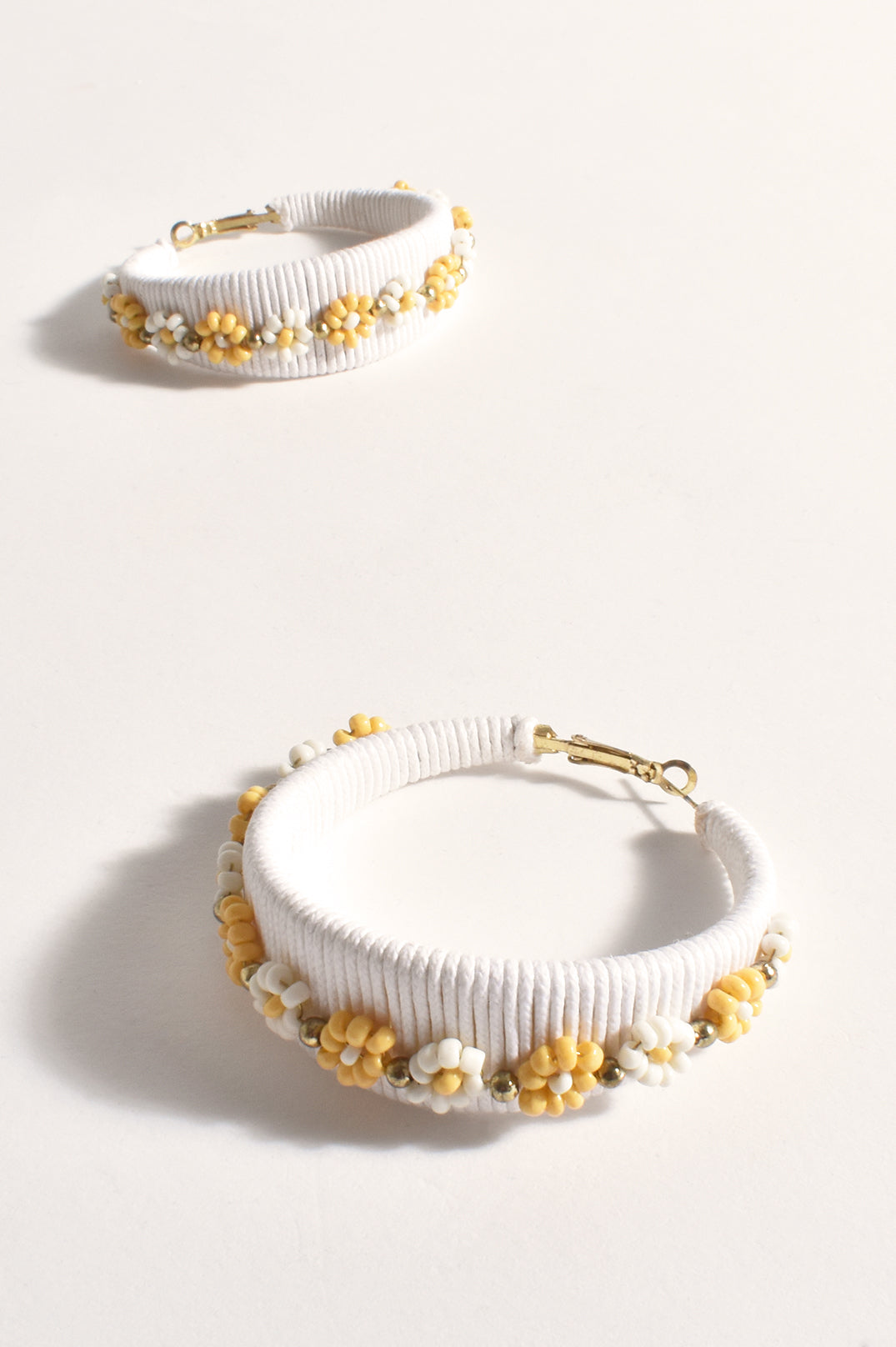 ADORNE DAISY LOVE WRAPPED HOOPS CREAM AEA3114
