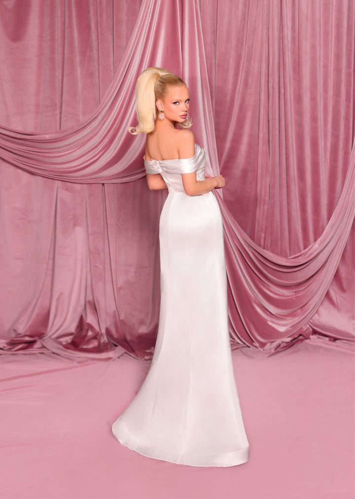 Nicoletta - NC3052 (Available in Black, Ivory and Wine)