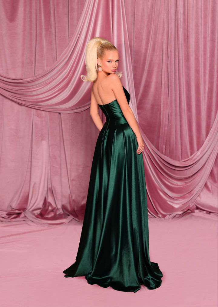 Nicoletta - NC3065 (Available in Black, Ivory, Cobalt and Deep Emerald)