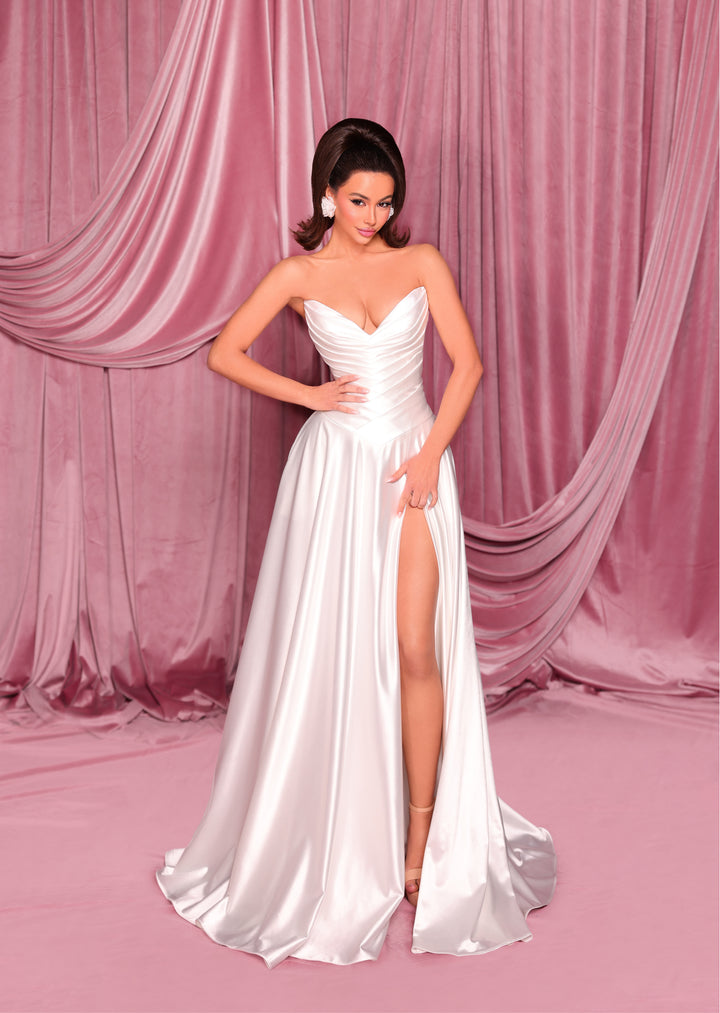 Nicoletta - NC3065 (Available in Black, Ivory, Cobalt and Deep Emerald)