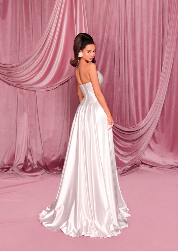 Nicoletta - NC3065 (Available in Black, Ivory, Cobalt and Deep Emerald)