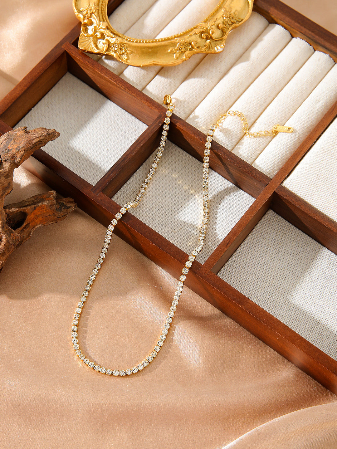 R7 Diamante and Gold Necklace 3mm 136