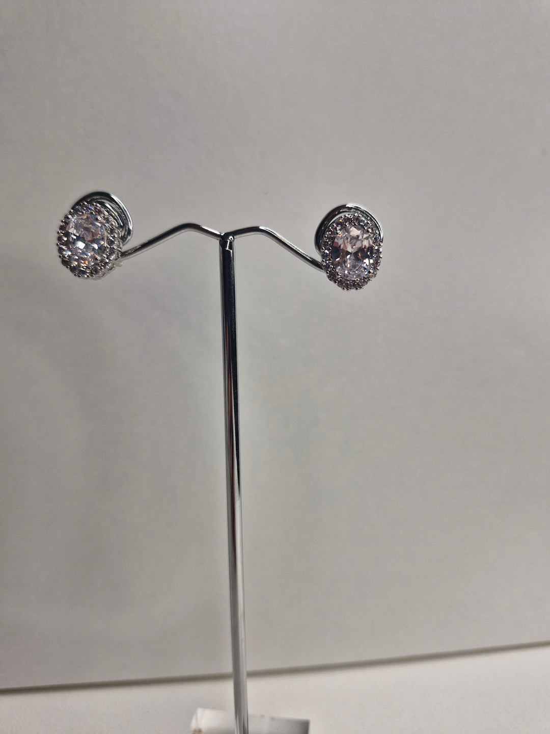 De Cavalier Silver and Clear crystal clip on earrings 458