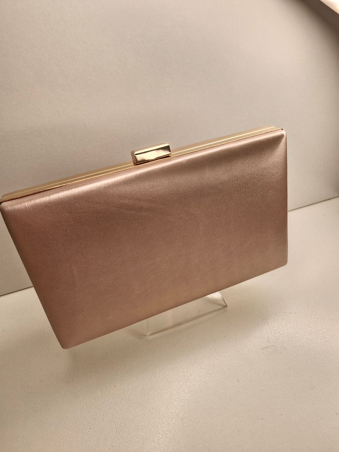 De Cavalier Structured Clutch Champagne 004