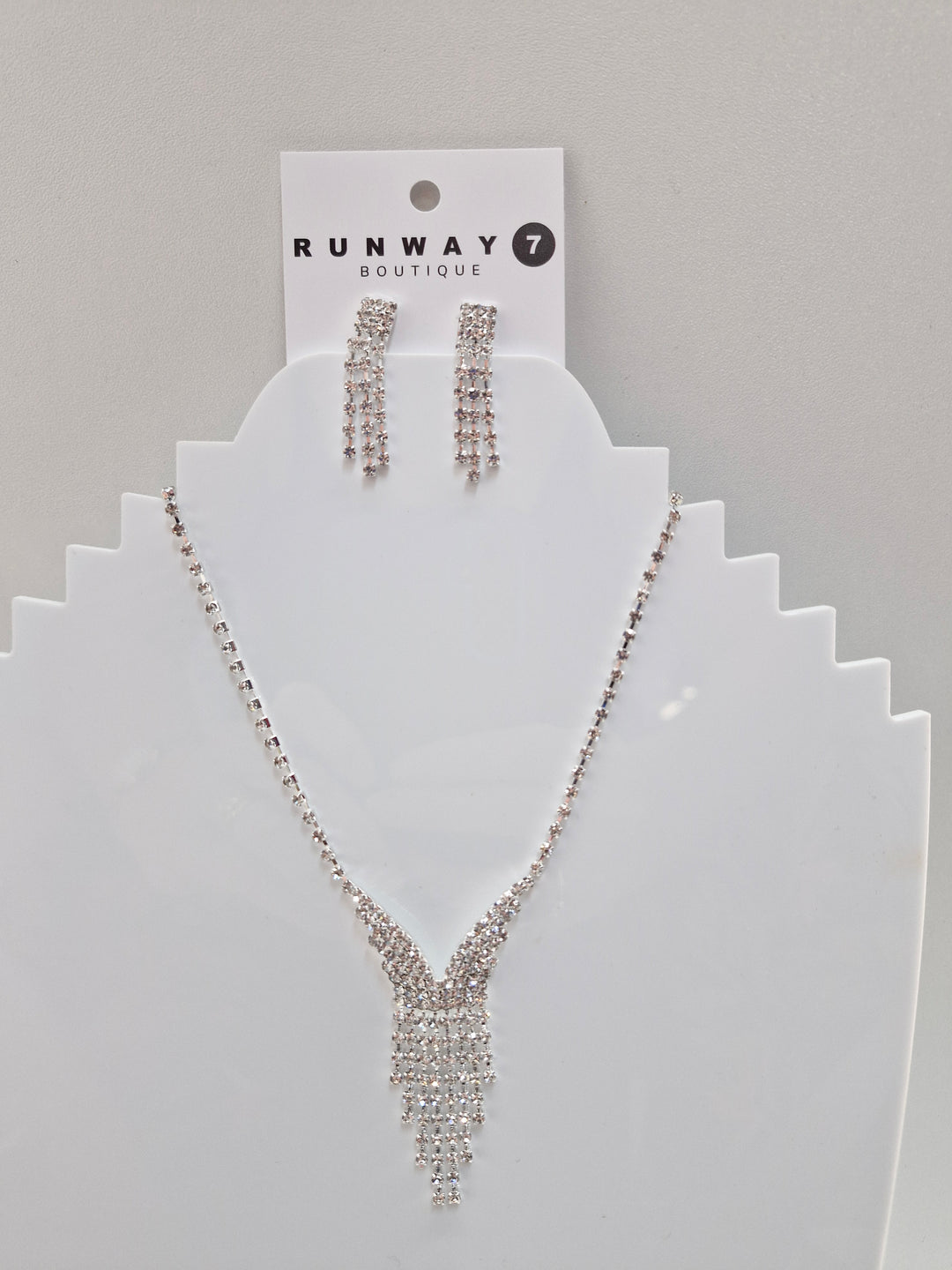 R7 Diamante Necklace and Earrings set 154