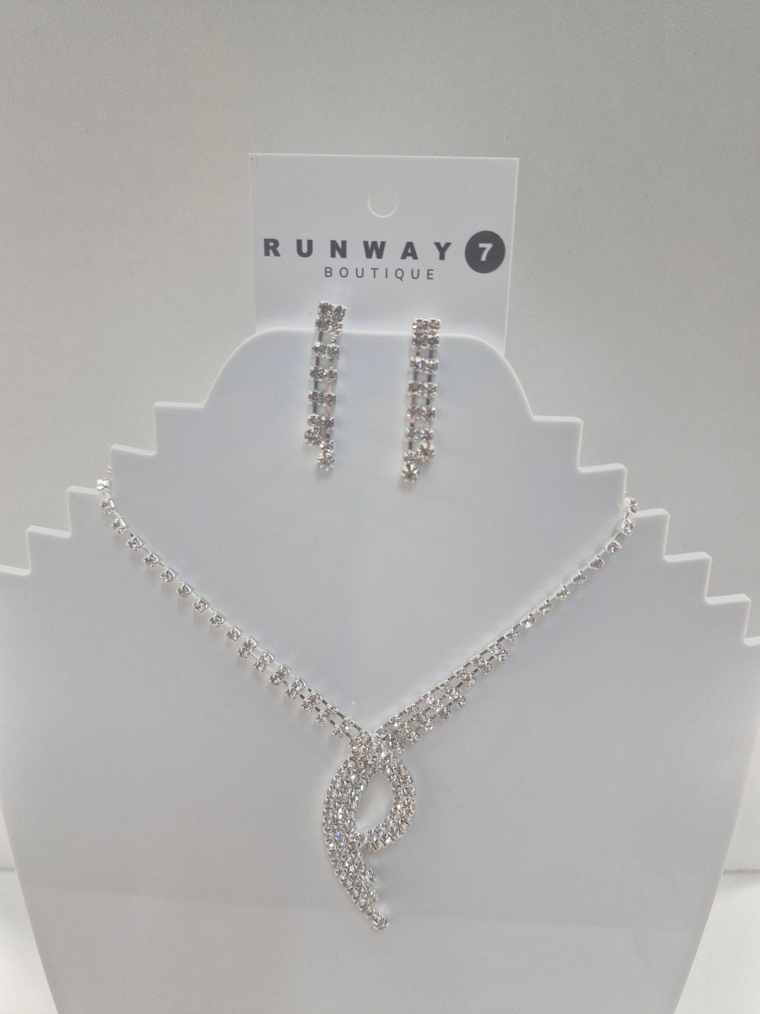 R7 Diamante Necklace and Earrings set 158