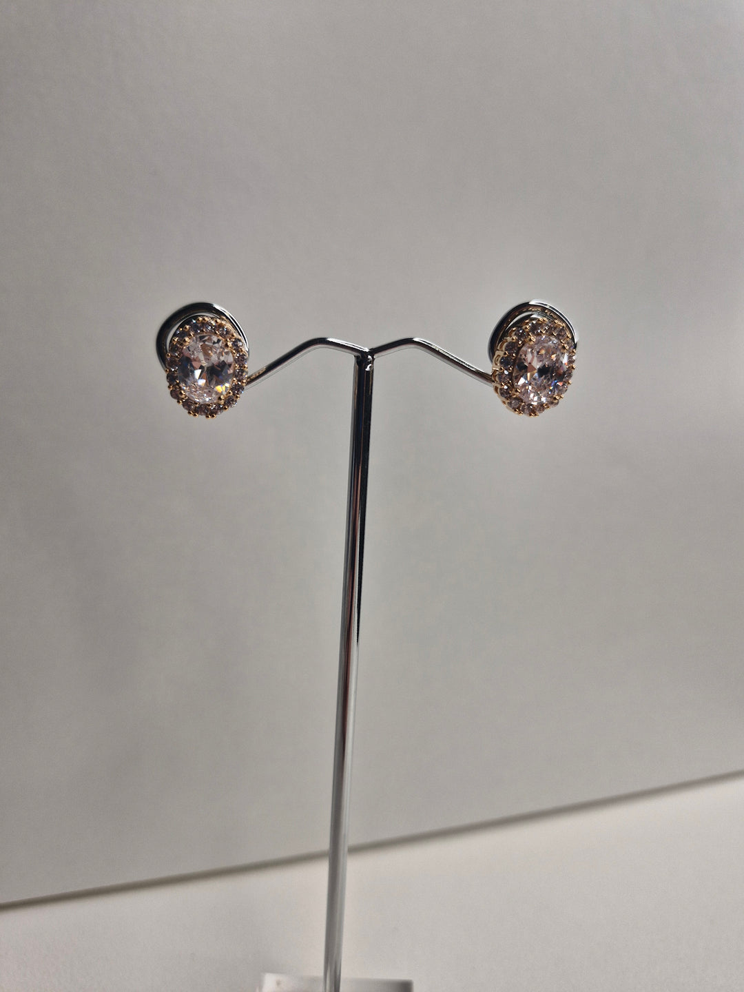 De Cavalier Gold and Clear crystal clip on earrings 456