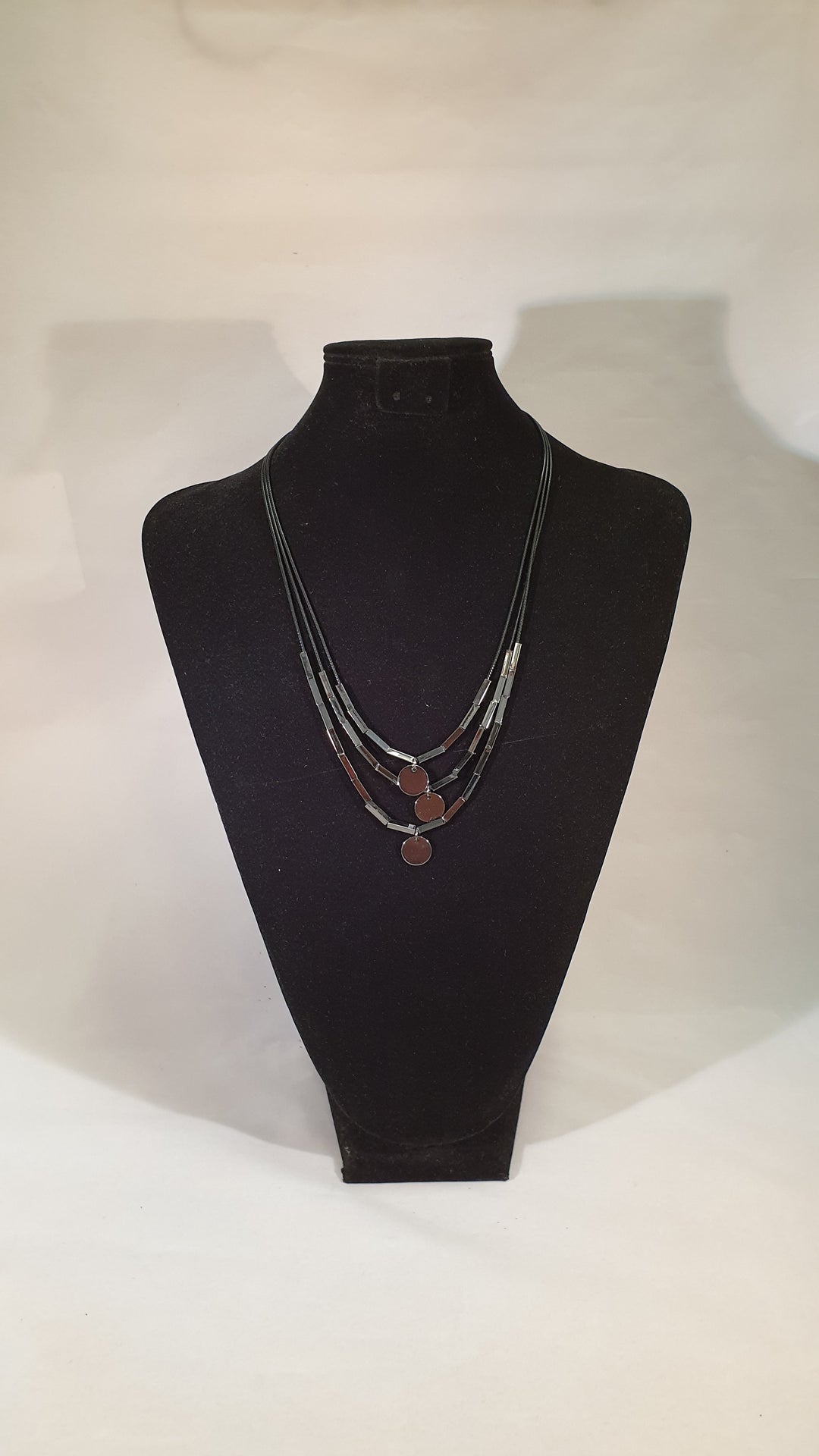 Stellar Rose black short necklace 58068