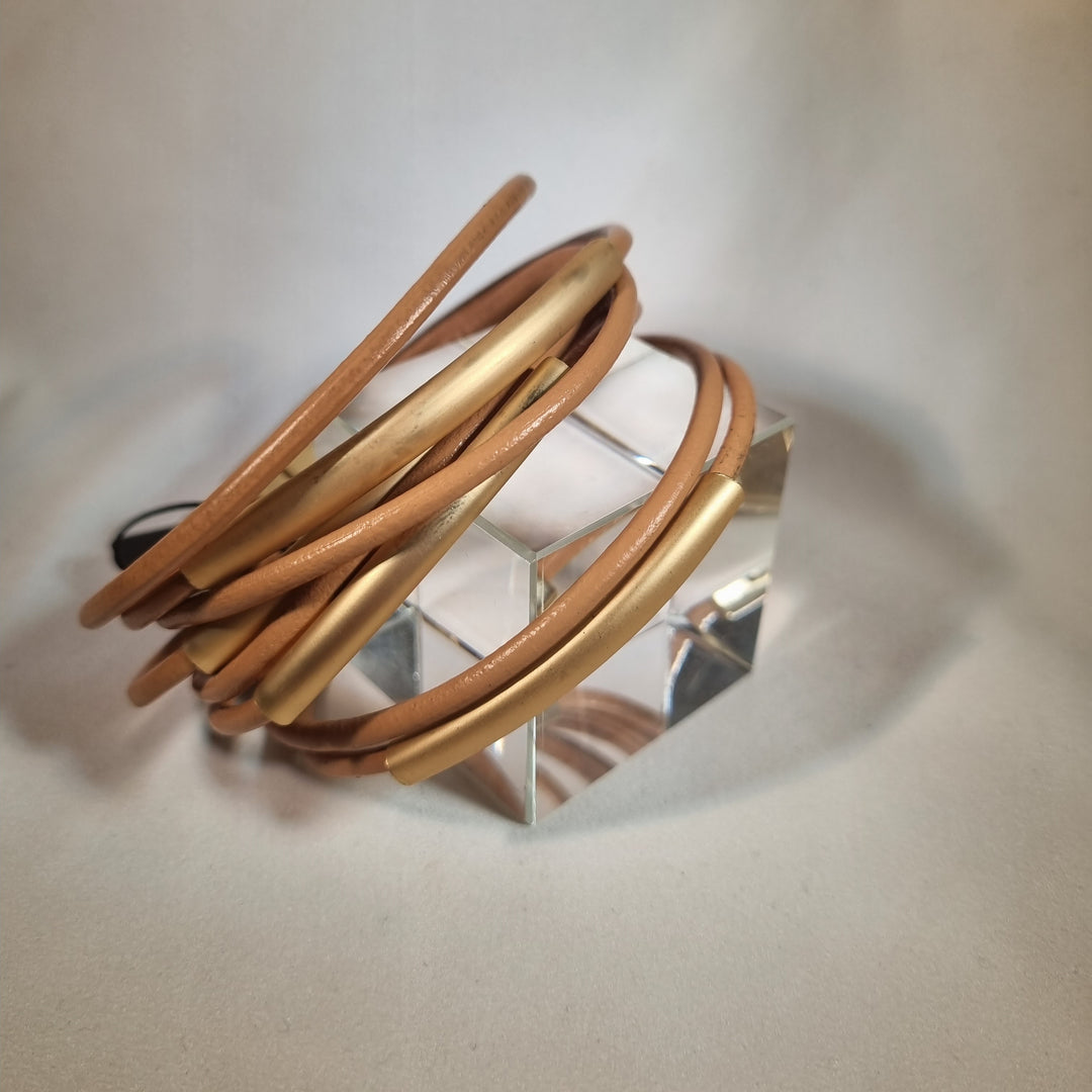 Stellar Rose Magnetic bracelet in tan 68433