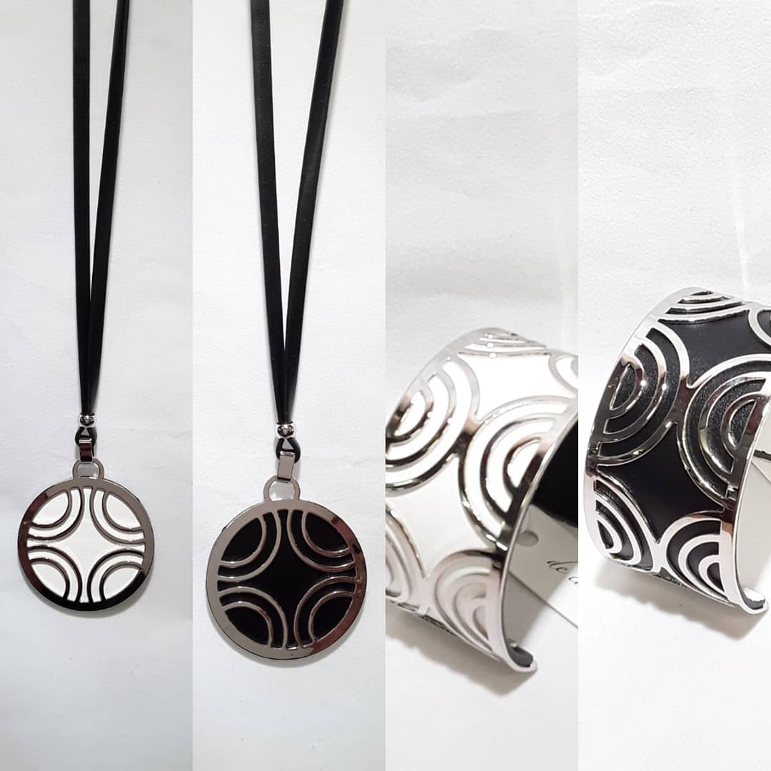 De Cavalier Necklace reversible black and white 301 matching reversible bracelet available