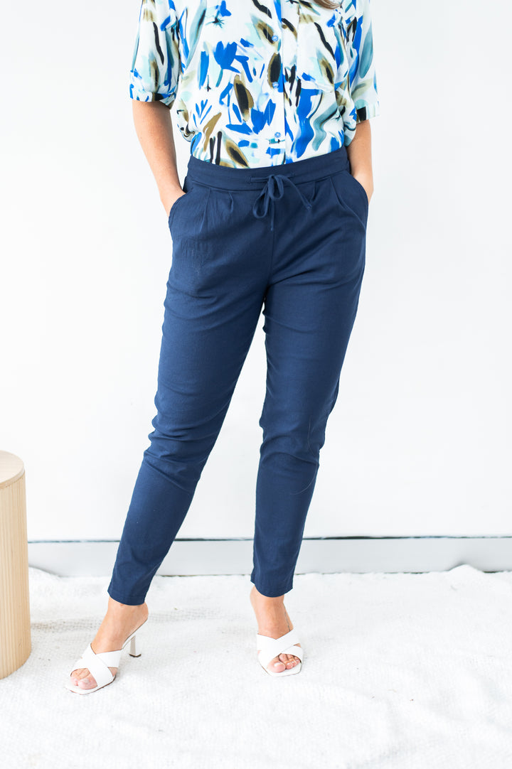Willow Tree Linen Blend Stretch Pant in Navy