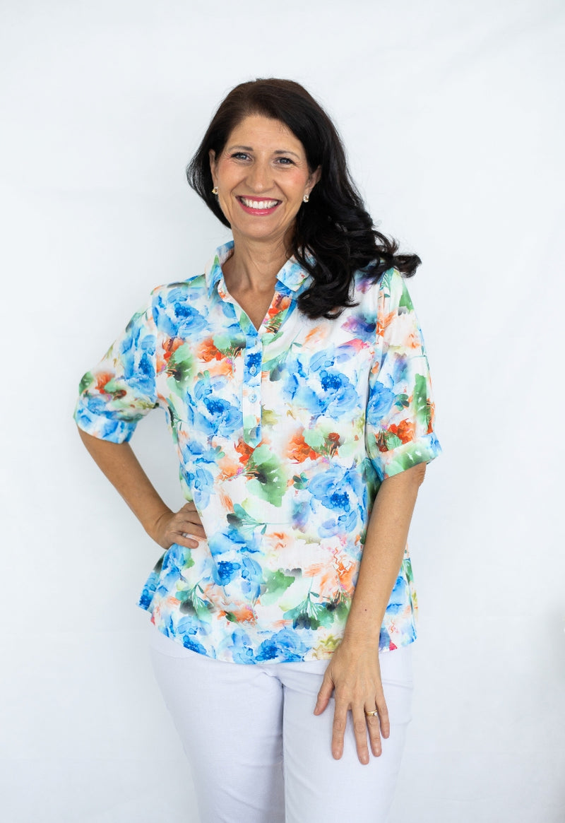 Jolie Floral Print Short Sleeve Blouse in Blue