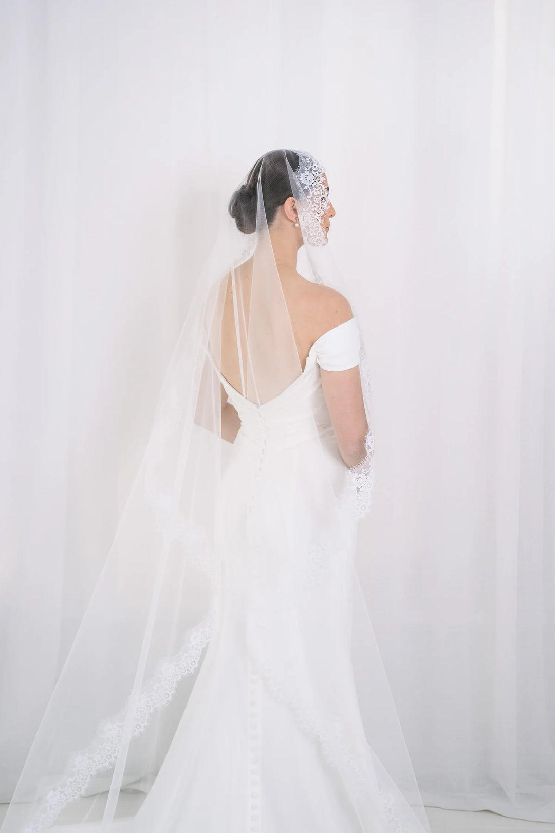 Lace Trim Veil Ivory Single Teir AN8001L