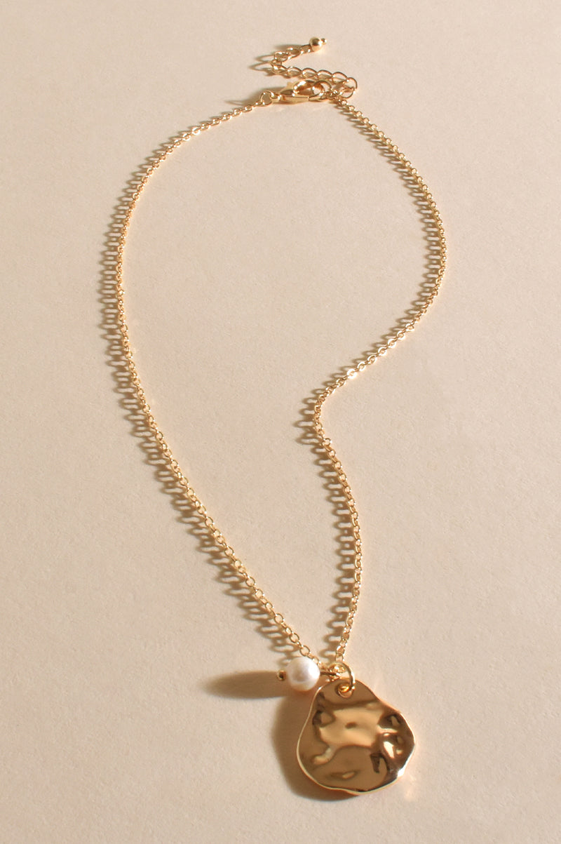 Pearl Cluster Pendant Necklace In Gold