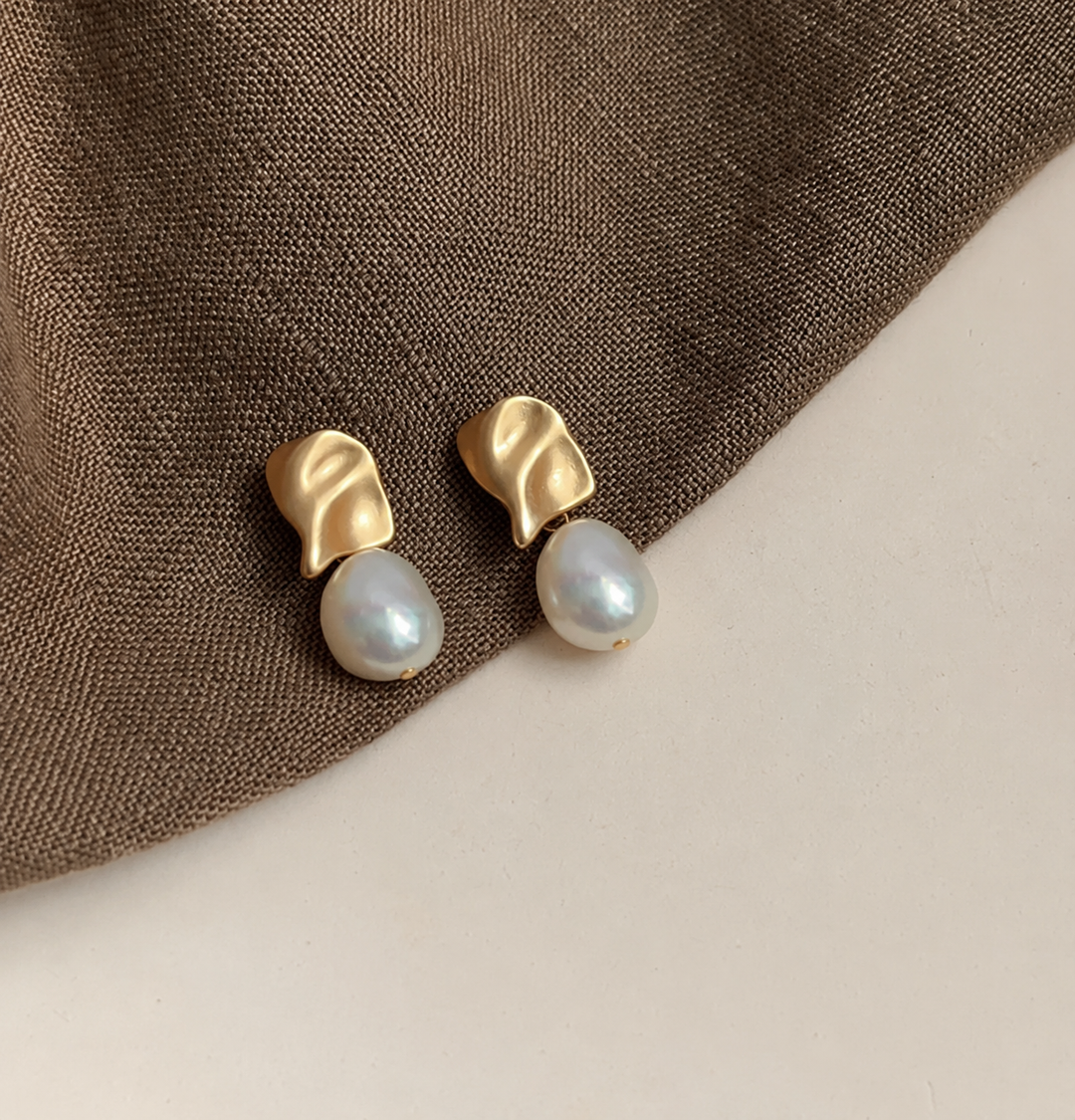 R7 Pearl Drop Earrings 384