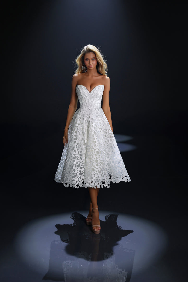 Nicoletta - NC4052 (Available in Ivory)