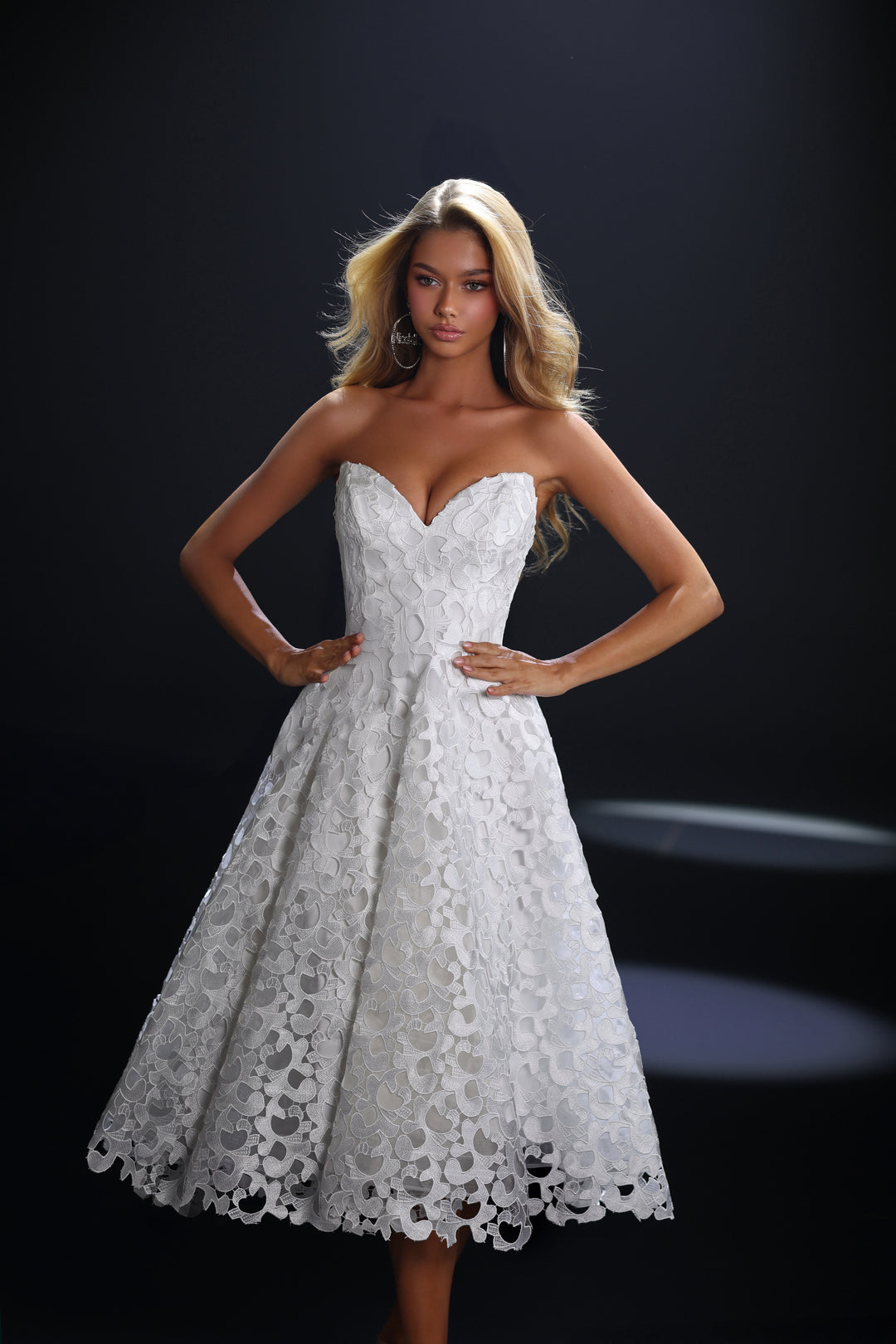 Nicoletta - NC4052 (Available in Ivory)