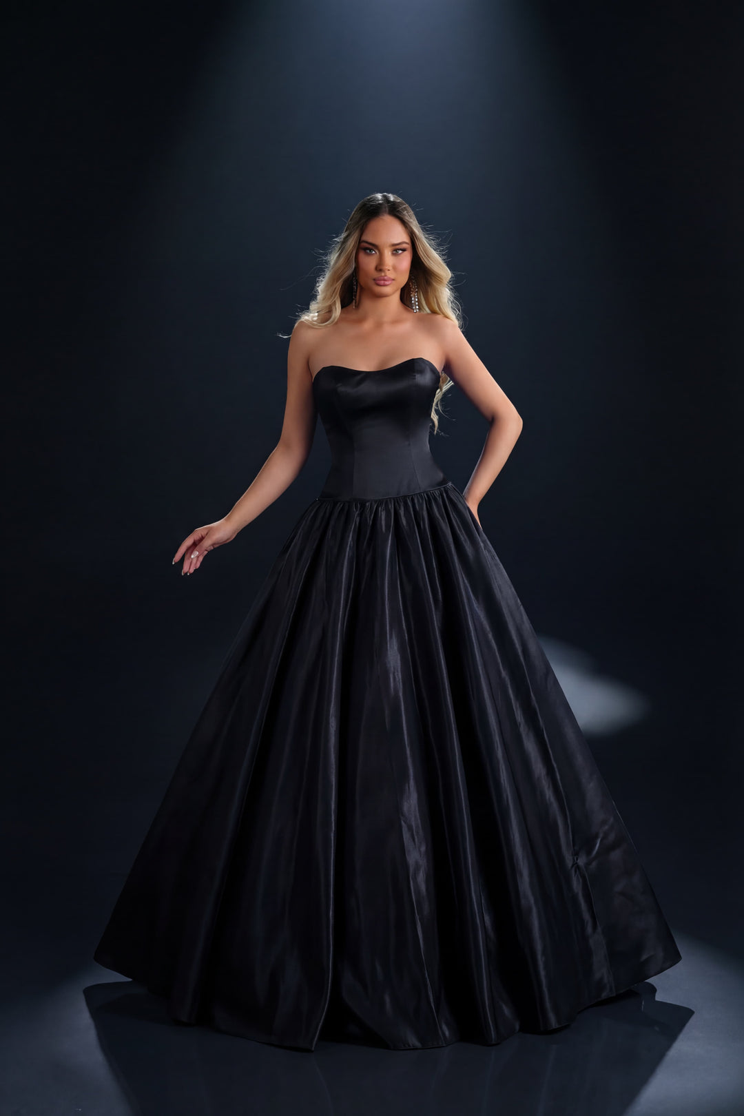 Nicoletta - NC4080 (Available in Red, Black and Cobalt)