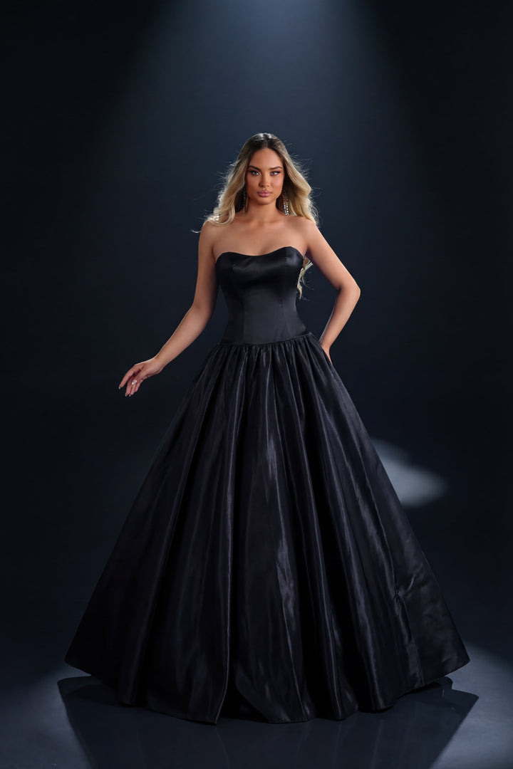 Nicoletta - NC4080 (Available in Red, Black and Cobalt)