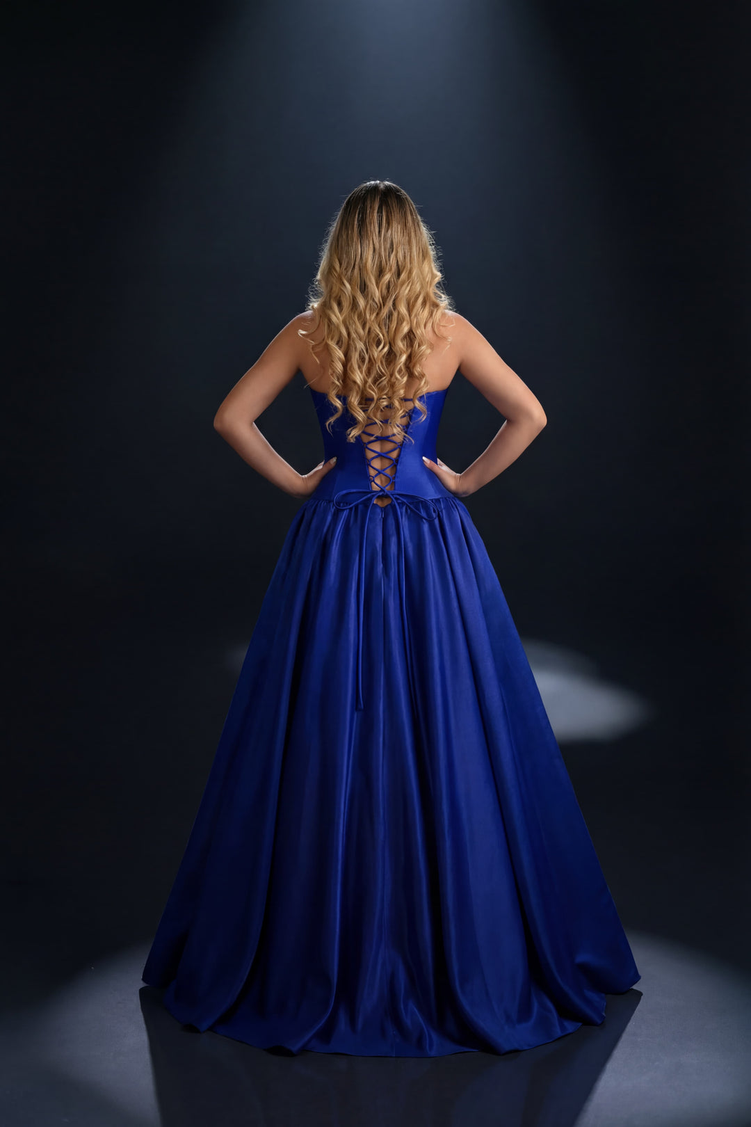 Nicoletta - NC4080 (Available in Red, Black and Cobalt)