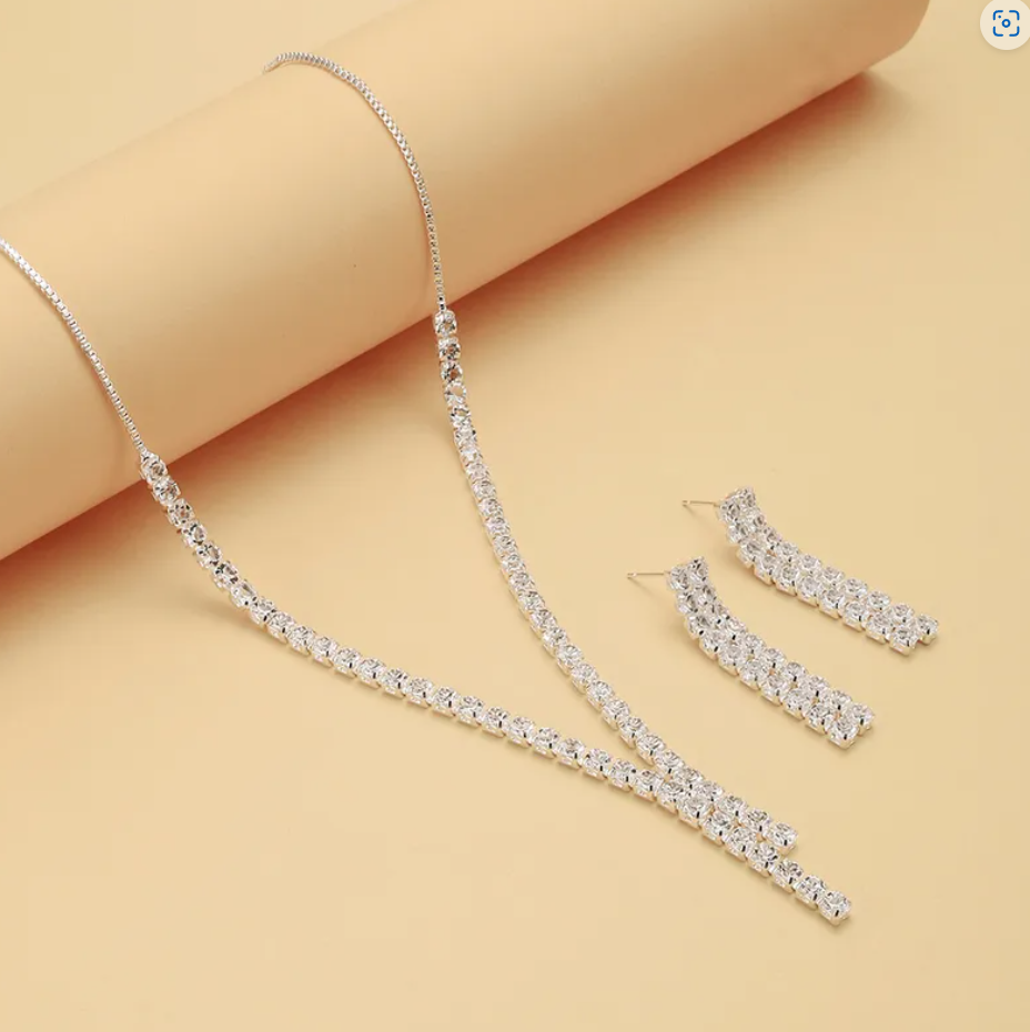 R7 Diamante Silver Necklace and Earrings set 303