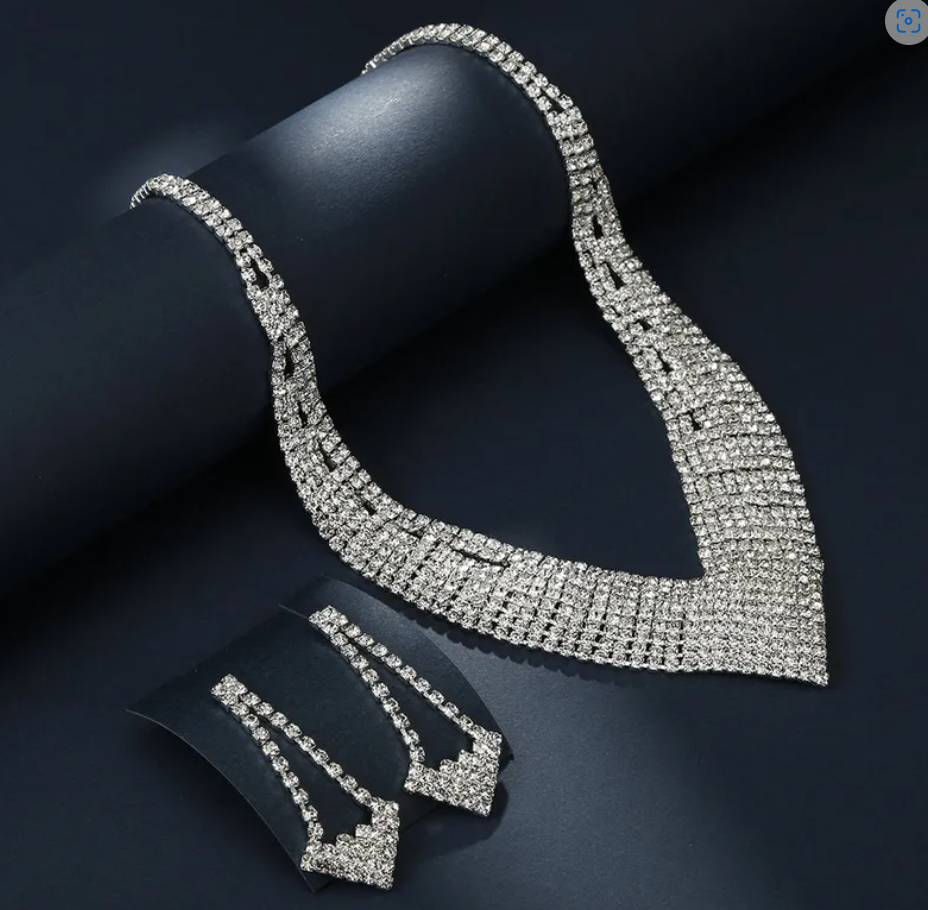 R7 Diamante Silver Necklace and Earrings set 304