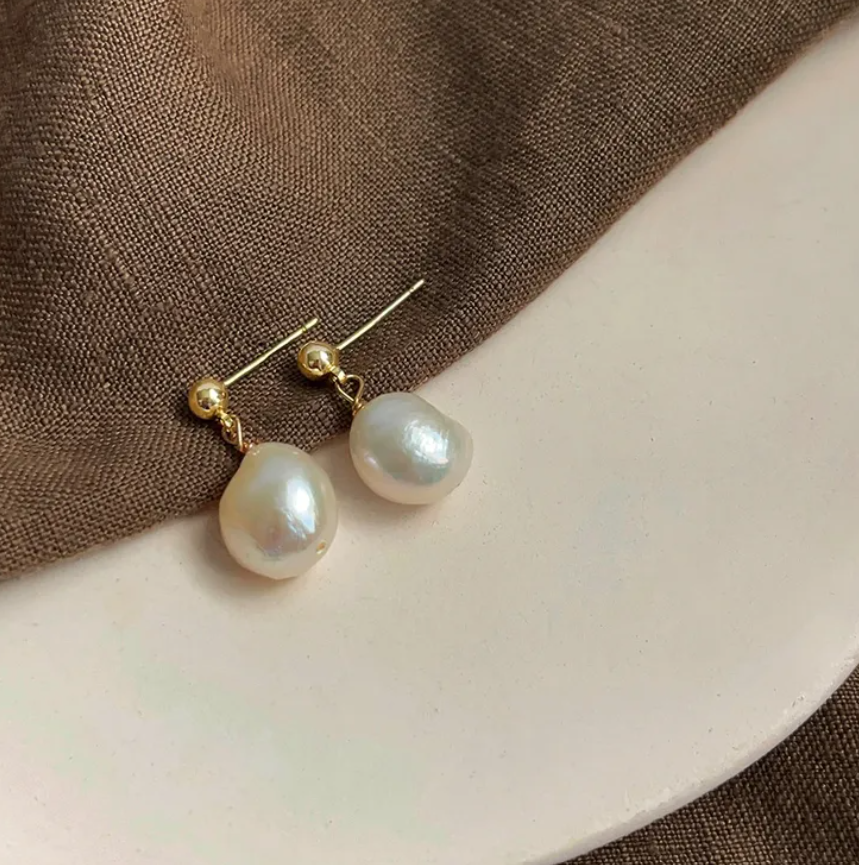 R7 Pearl Drop Earrings 383