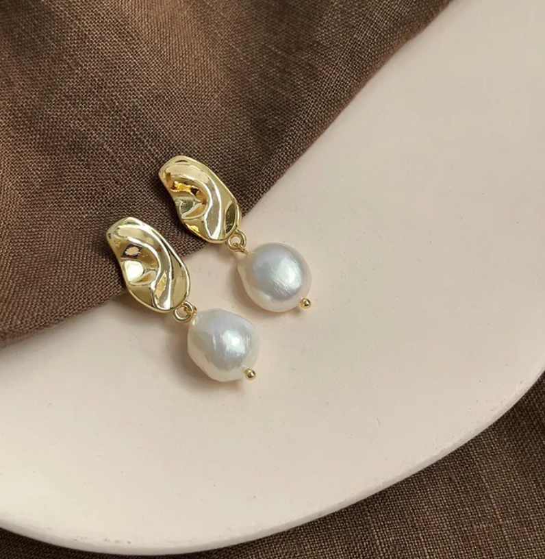 R7 Pearl Drop Earrings 386