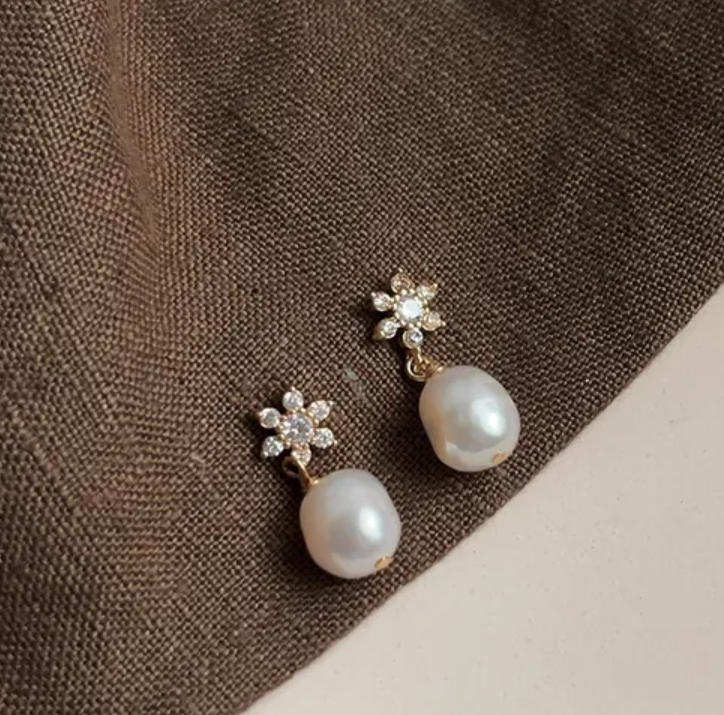 R7 Pearl Drop Earrings 389