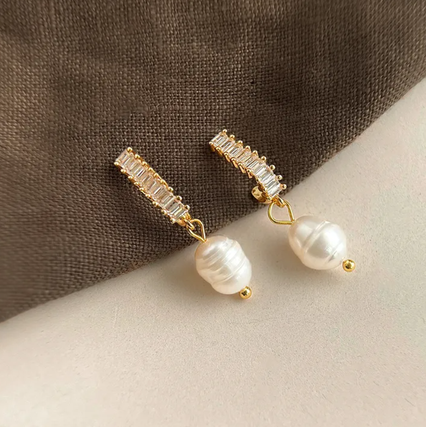 R7 Pearl Drop Earrings 390