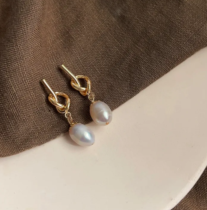R7 Pearl Drop Earrings 391