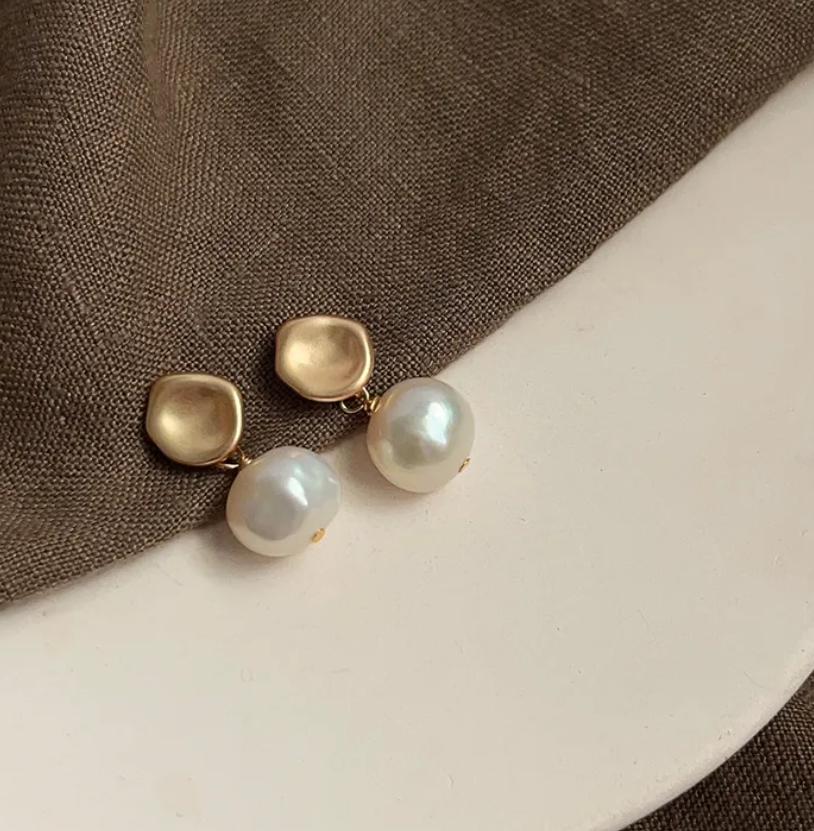 R7 Pearl Drop Earrings 392