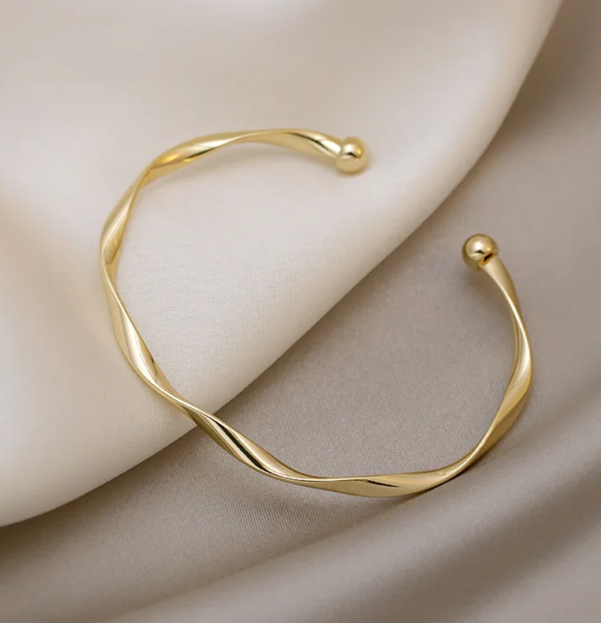 R7 Twist Bracelet 449