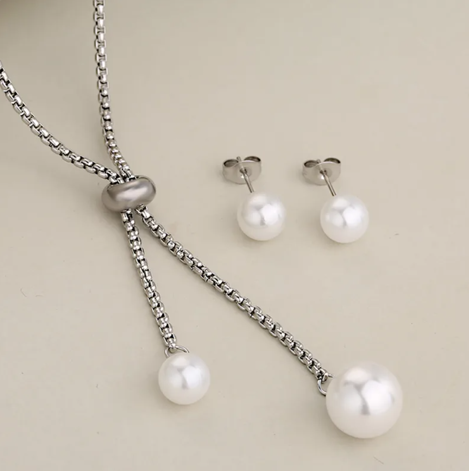 R7 Pearl Necklace and earring set Silver 472