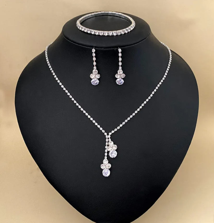 R7 Diamante Necklace and Earrings 3 pce Set 487