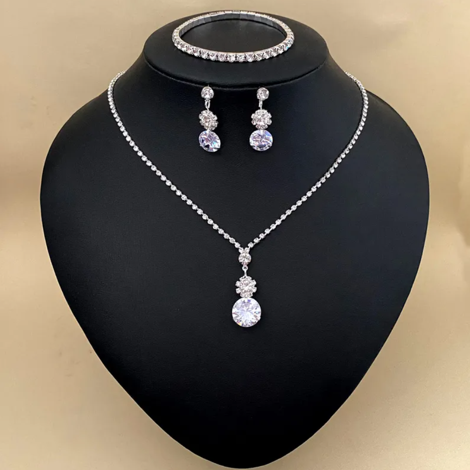 R7 Diamante Necklace and Earrings 3 pce Set 488