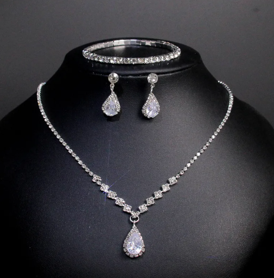 R7 Diamante Necklace and Earrings 3 pce Set 489