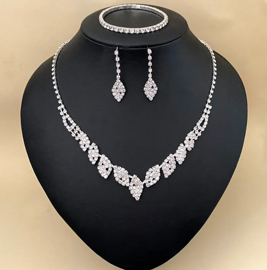 R7 Diamante Necklace and Earrings 3 pce Set 490
