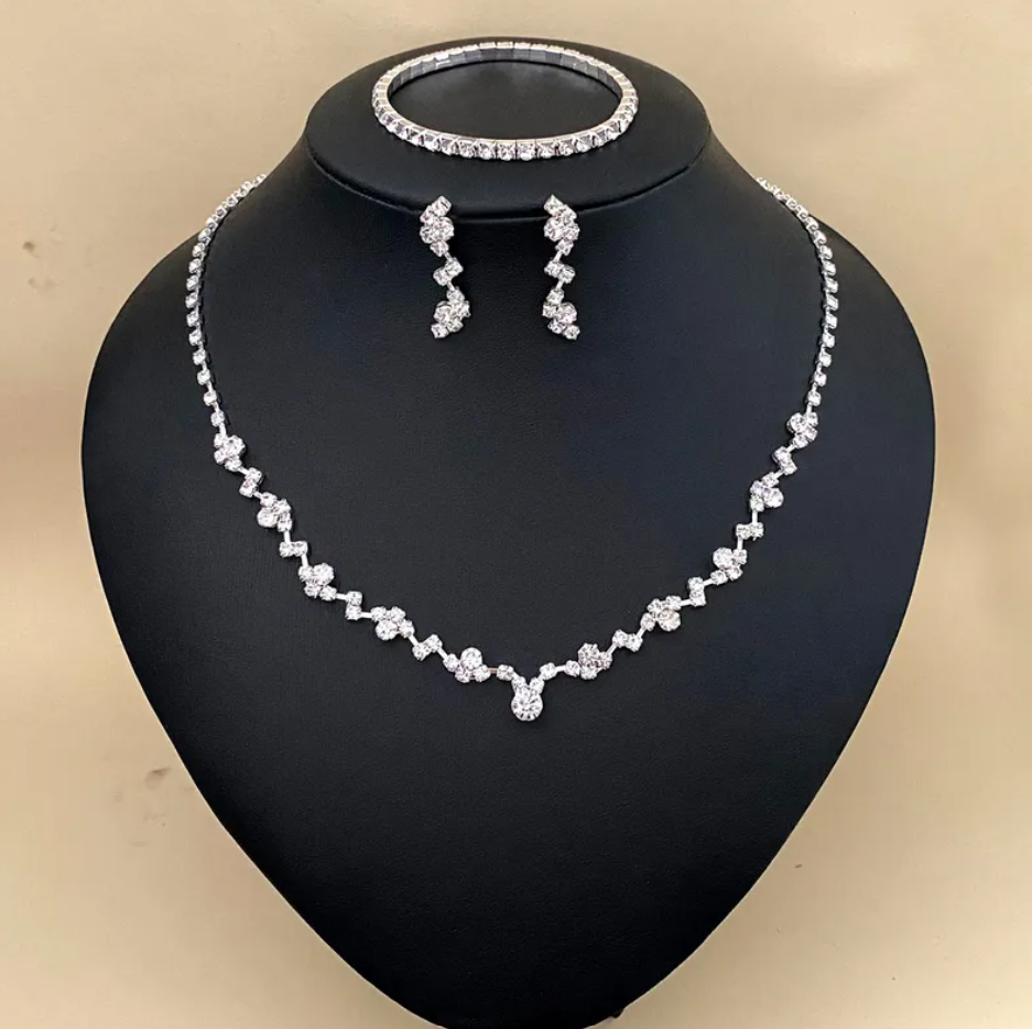 R7 Diamante Necklace and Earrings 3 pce Set 492