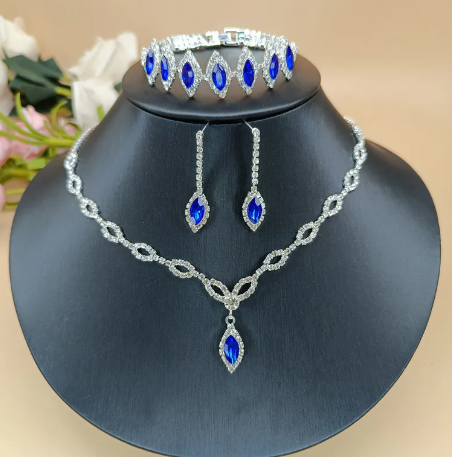 R7 Diamante Necklace and Earrings 3 pce Set 493