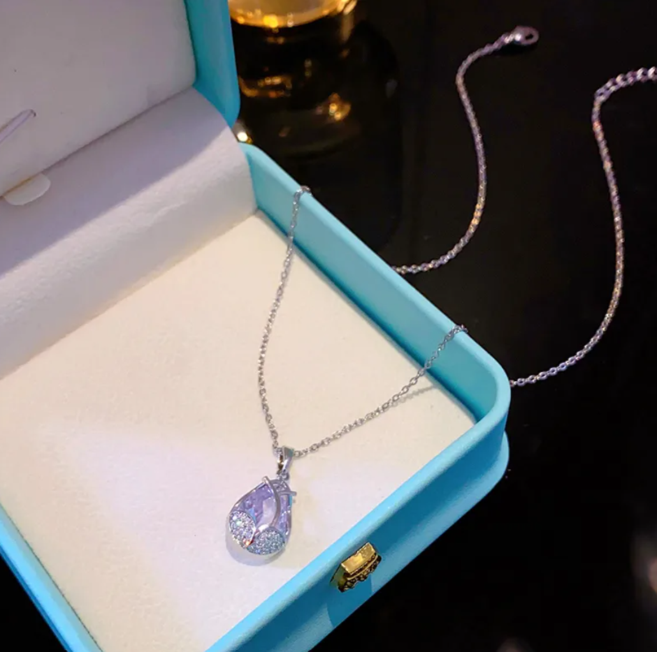 R7 Crystal Pendant in Silver Necklace 513