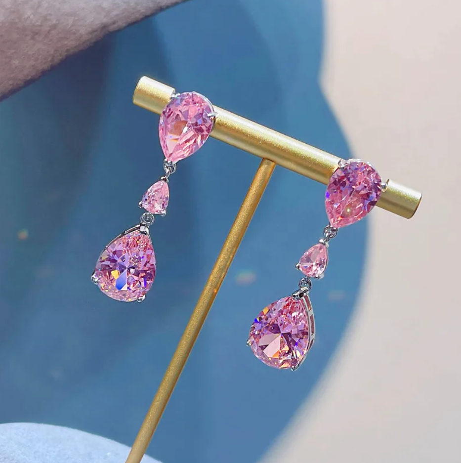 R7 Moissan earring in Pink 525