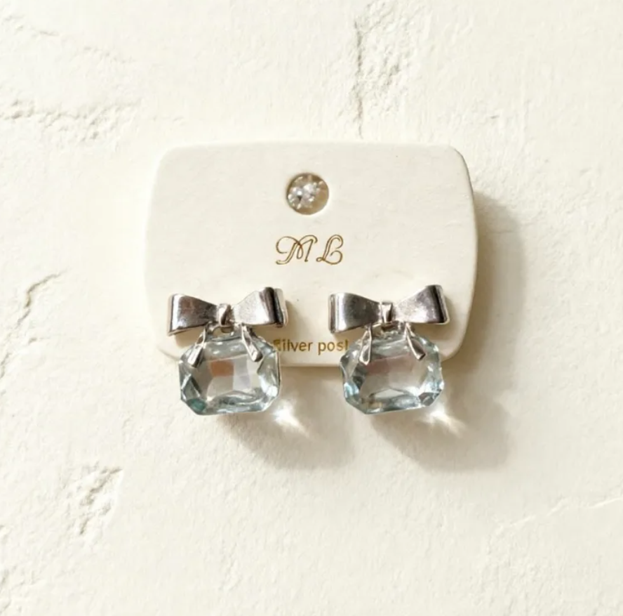 R7 Bow earring in Blue 527