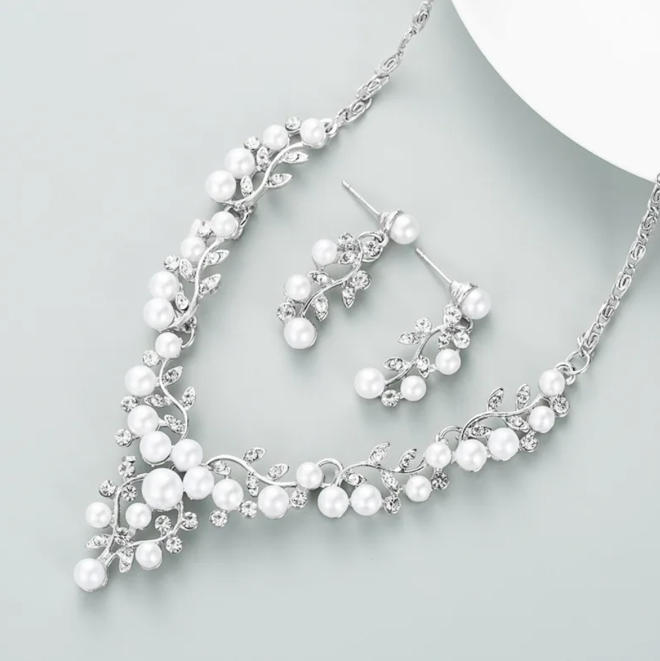 R7 Pearl and Silver Necklace/Earrings Set 533