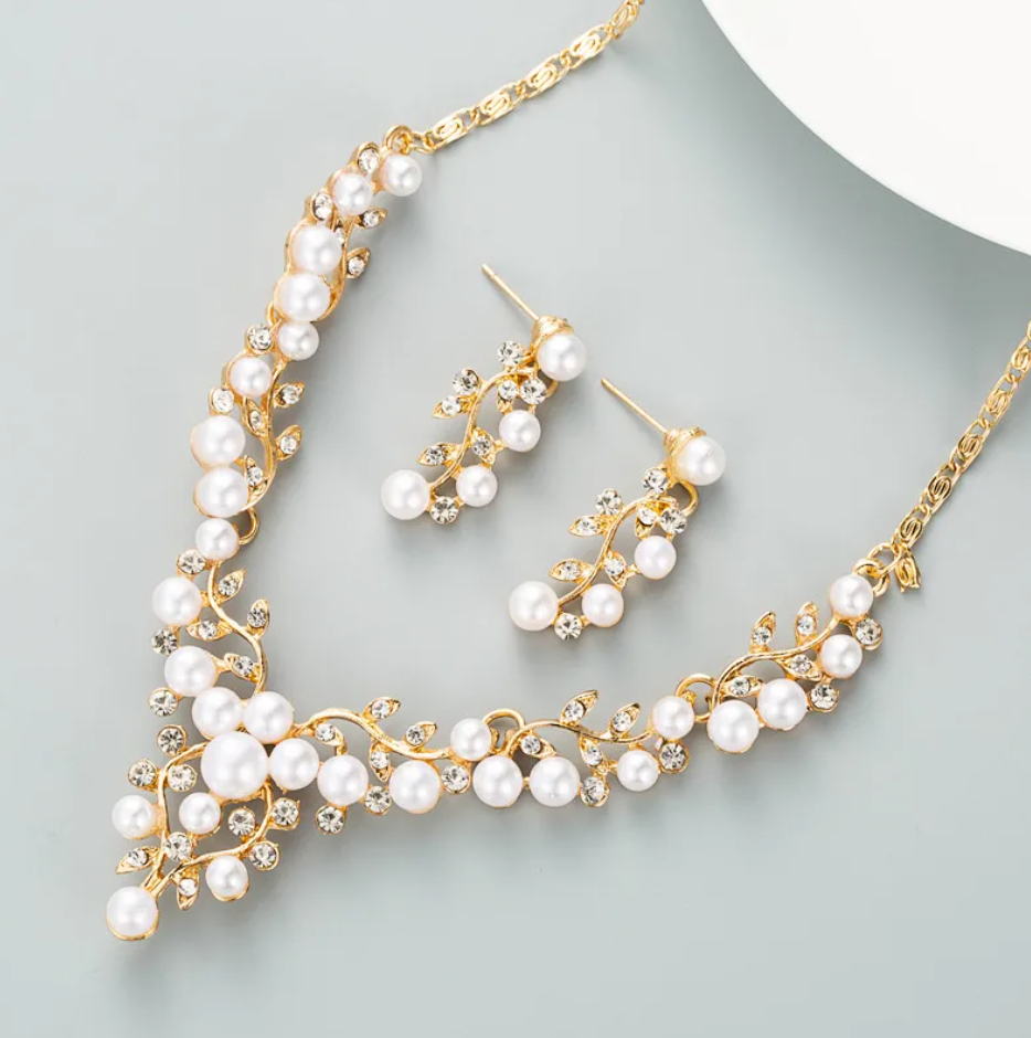 R7 Pearl and Gold Necklace/Earrings Set 532
