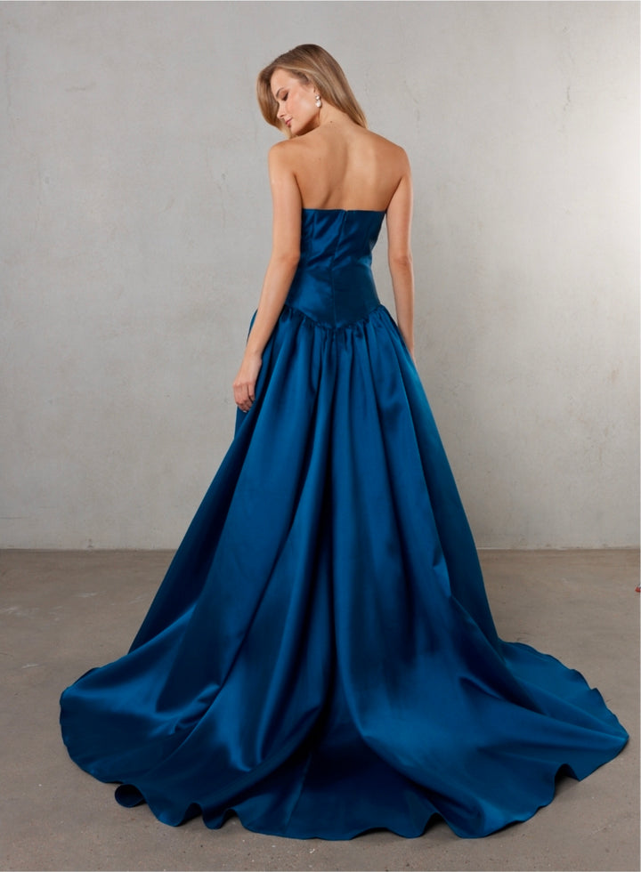 Poseur Fernsnda PS2534 Available in Navy, Pale Blue and Red)