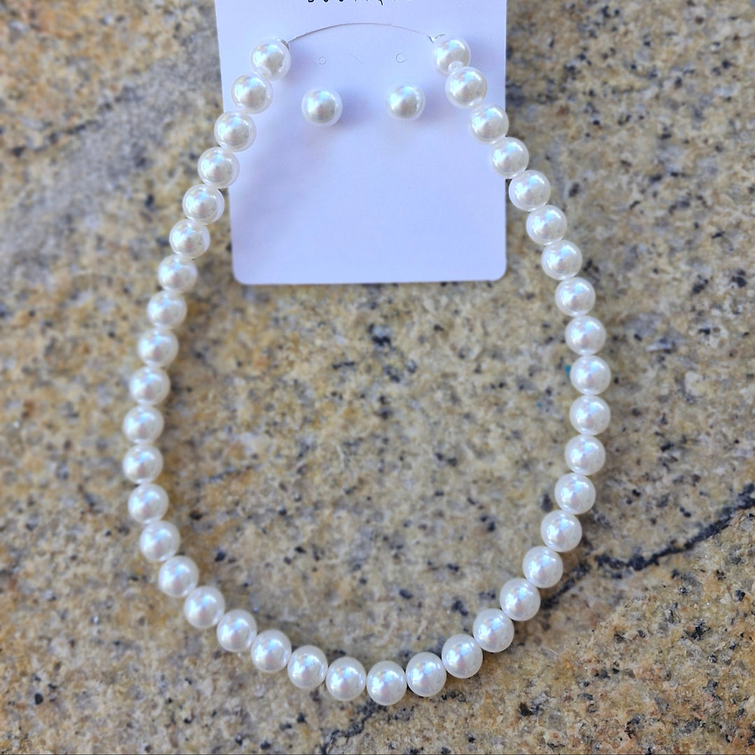 R7 Pearl Necklace and Earrings 10mm  280