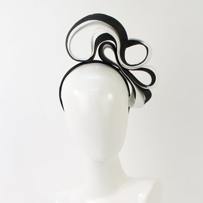 Jendi fascinator 01-180 Black and white