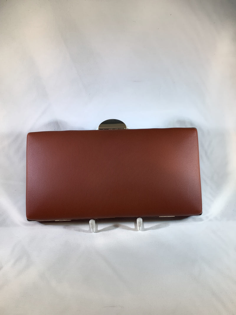 Clutch brown with gold clasp 6702